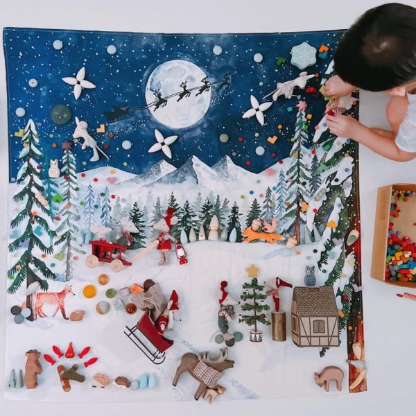 Seasonal play cloths for open-ended play